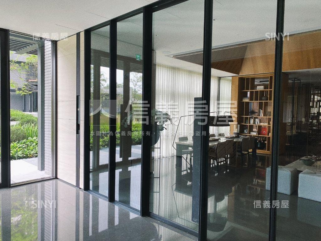 國泰Ｍｅｇａ＋三房平車位房屋室內格局與周邊環境