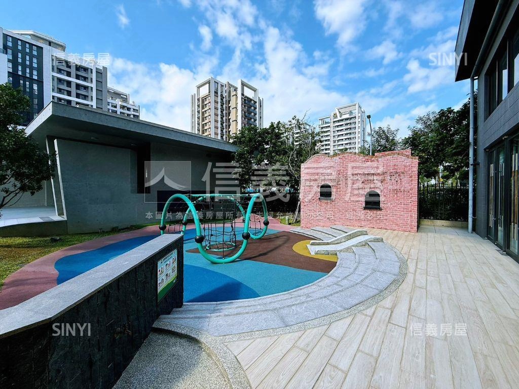 國泰Ｍｅｇａ＋三房平車位房屋室內格局與周邊環境