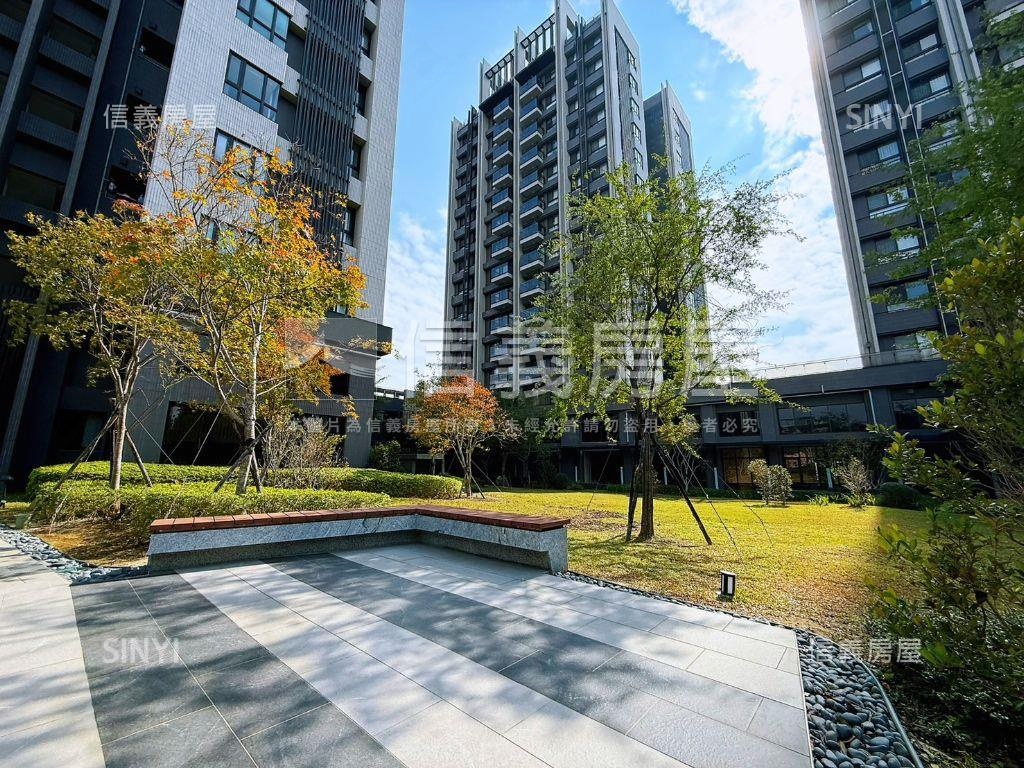 國泰Ｍｅｇａ＋三房平車位房屋室內格局與周邊環境