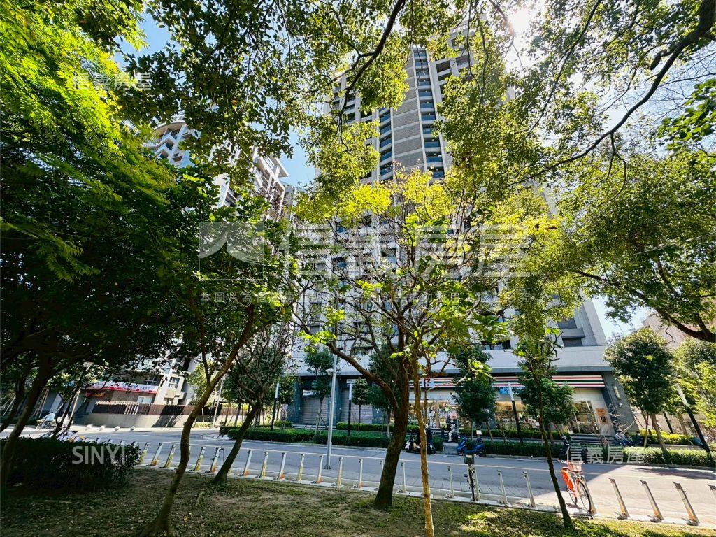 幸福時光２房坡道平面車位房屋室內格局與周邊環境