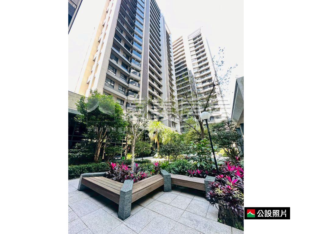 幸福時光２房坡道平面車位房屋室內格局與周邊環境