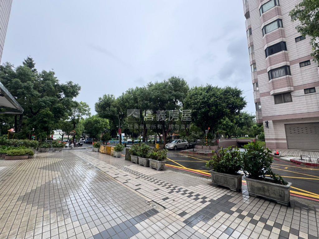 國泰新都邊間店面房屋室內格局與周邊環境