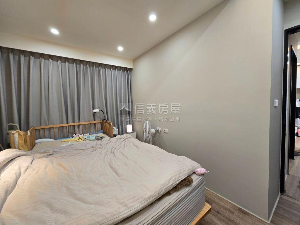 ｛專任｝邊間兩衛兩房車房屋室內格局與周邊環境