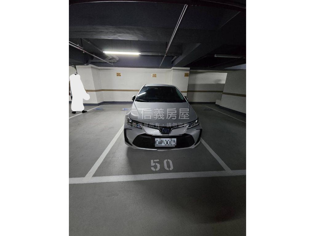 ｛專任｝邊間兩衛兩房車房屋室內格局與周邊環境