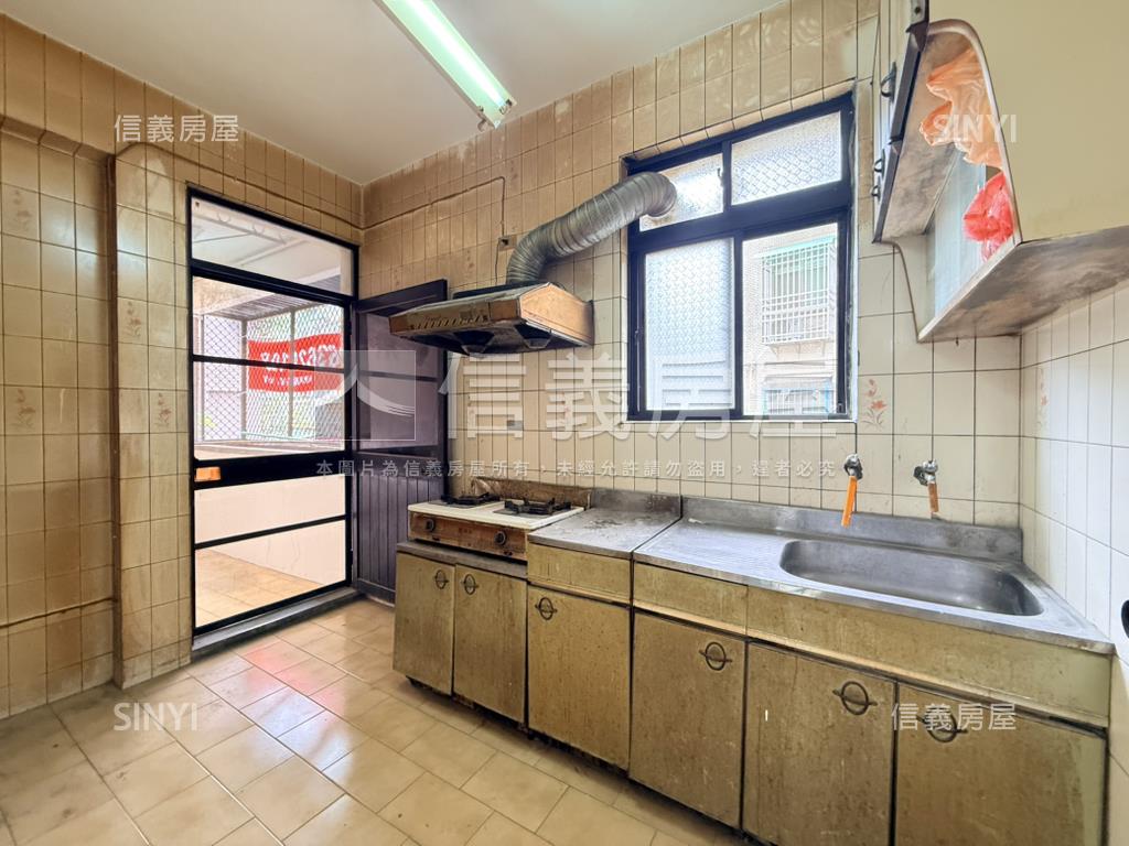立農街黃金二樓房屋室內格局與周邊環境