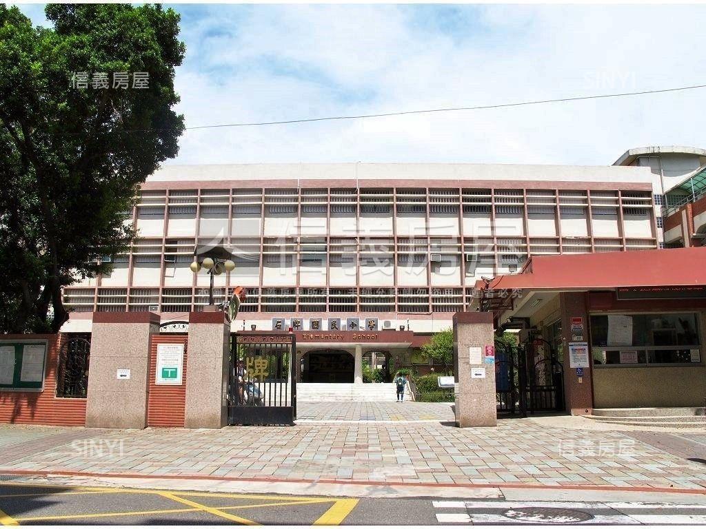 立農街黃金二樓房屋室內格局與周邊環境