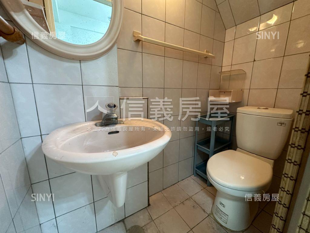 中西區臨２０米路店面透天房屋室內格局與周邊環境