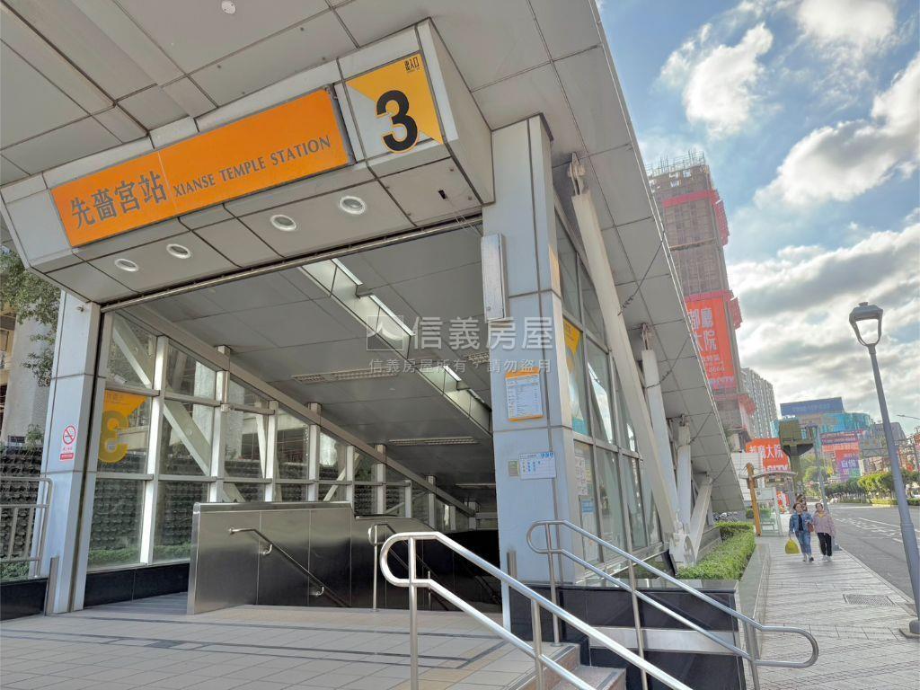 面公園稀都廳稀有２房車位房屋室內格局與周邊環境
