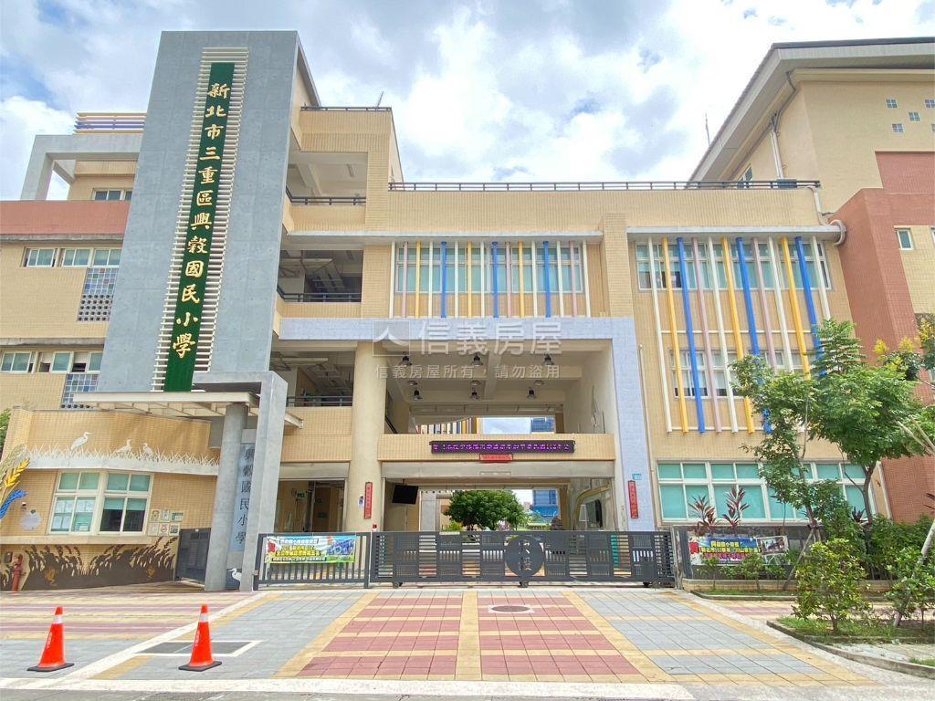 面公園稀都廳稀有２房車位房屋室內格局與周邊環境