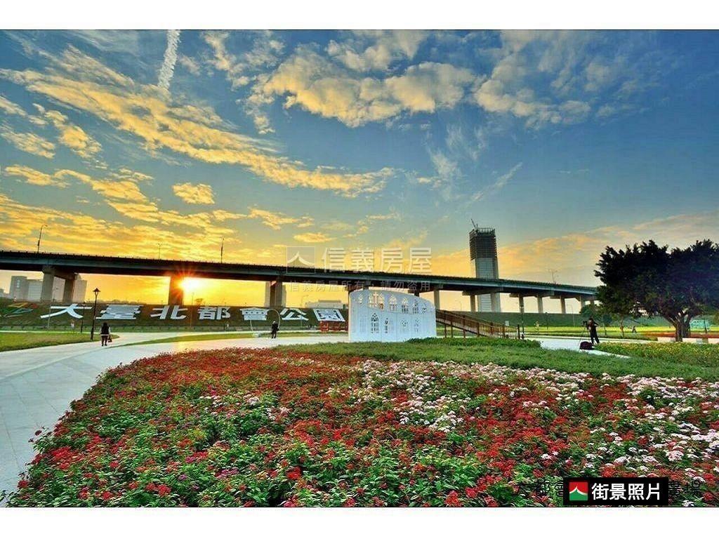 面公園稀都廳稀有２房車位房屋室內格局與周邊環境
