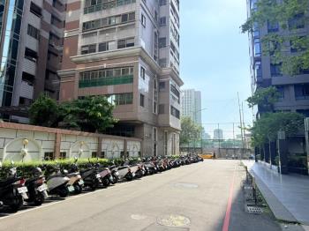 五期萬壽棒球場旁朝南土地