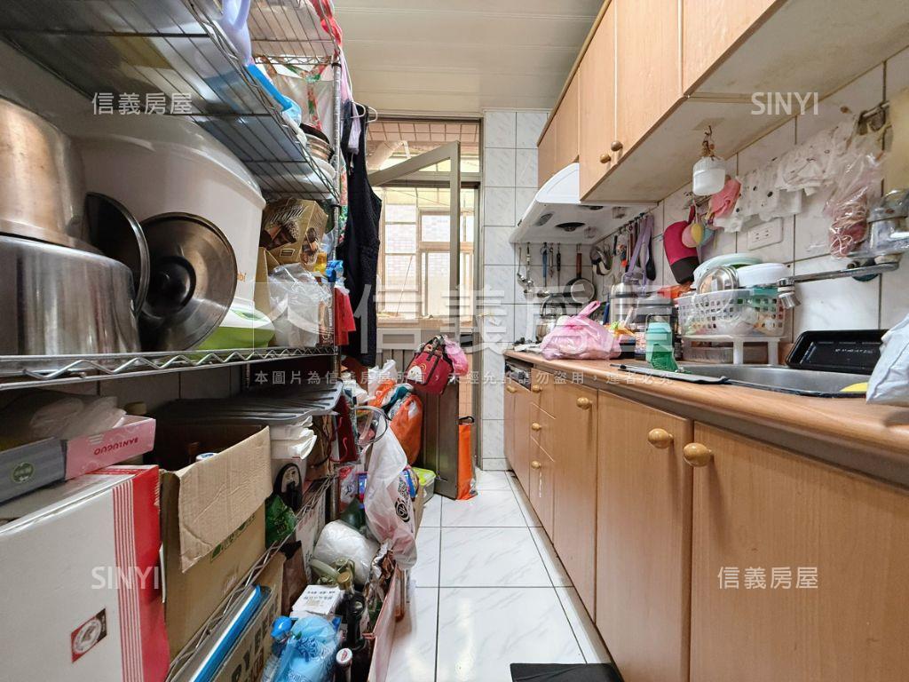 Ａ８捷運邊間方正三房美寓房屋室內格局與周邊環境