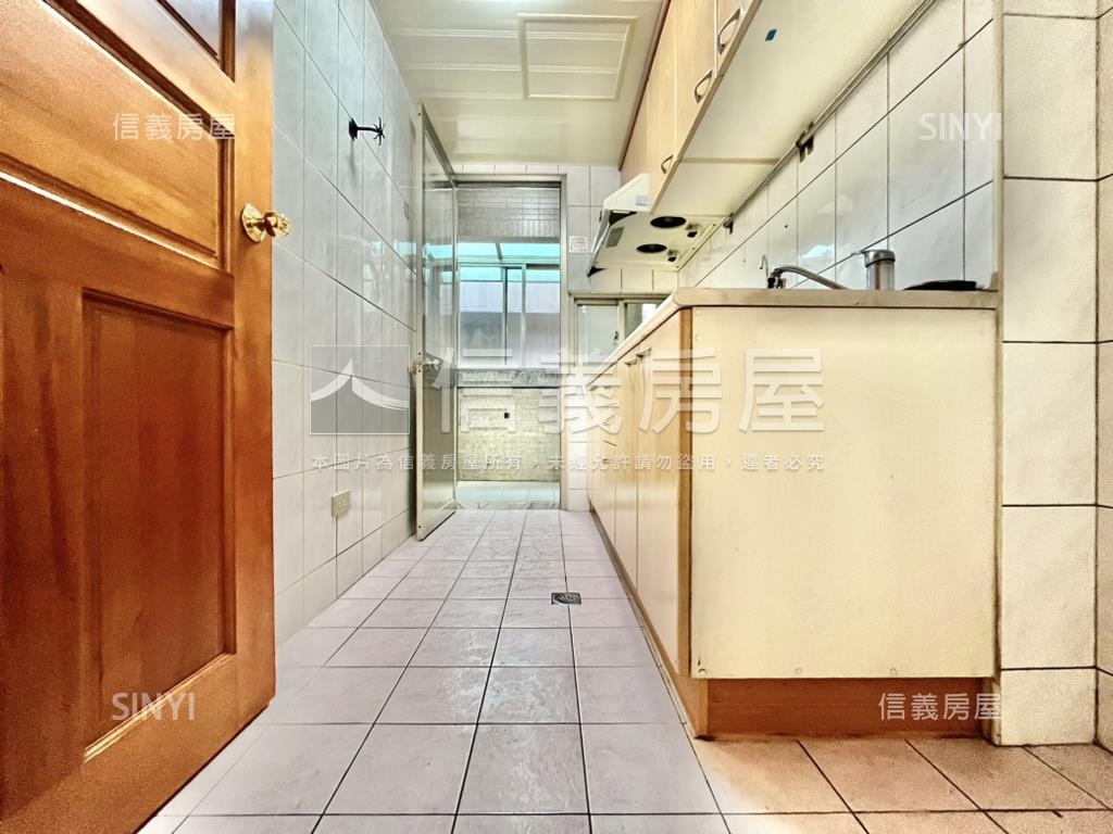 公園首席旁捷運電梯＋車位房屋室內格局與周邊環境