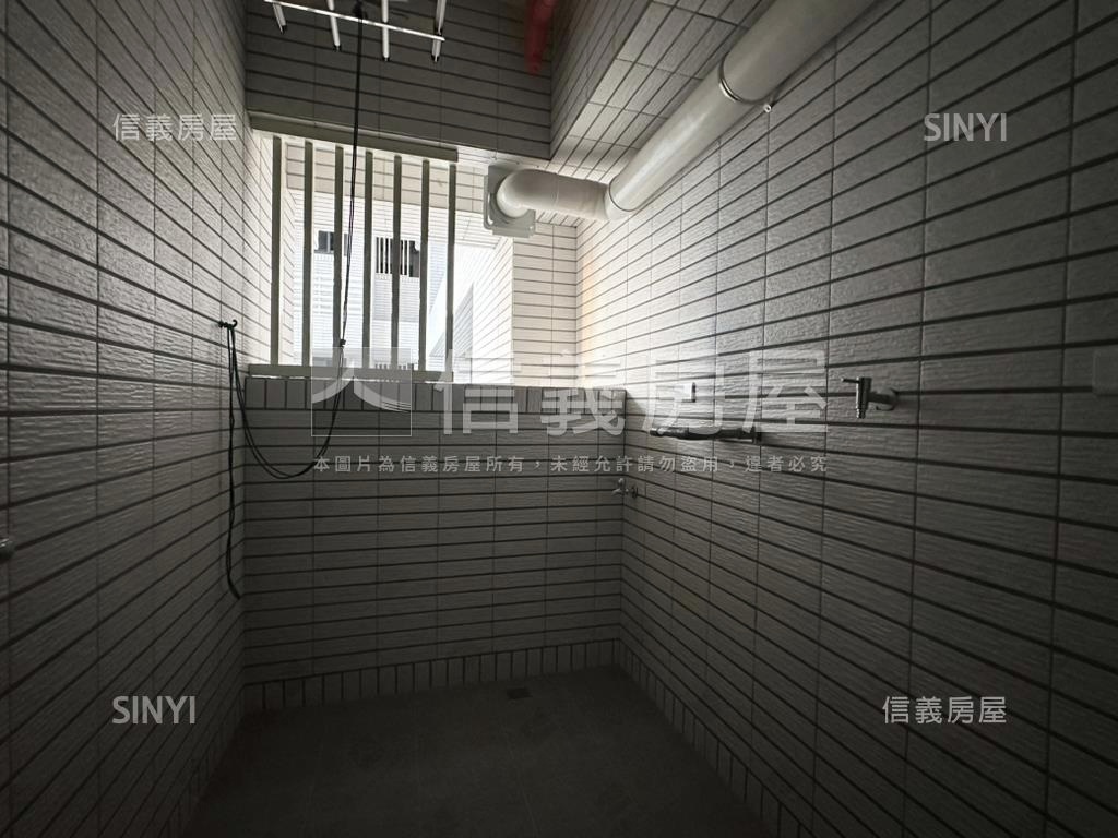 全新交屋艾美８兩房平車房屋室內格局與周邊環境