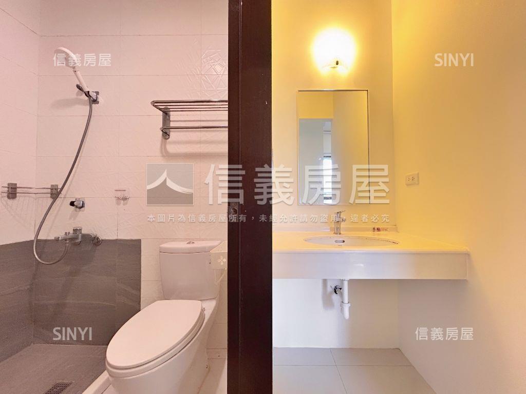 新泰然面公園２房車位房屋室內格局與周邊環境