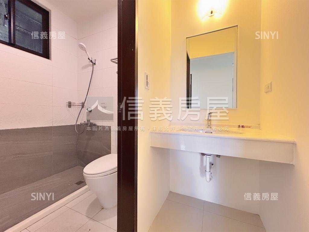 新泰然面公園２房車位房屋室內格局與周邊環境