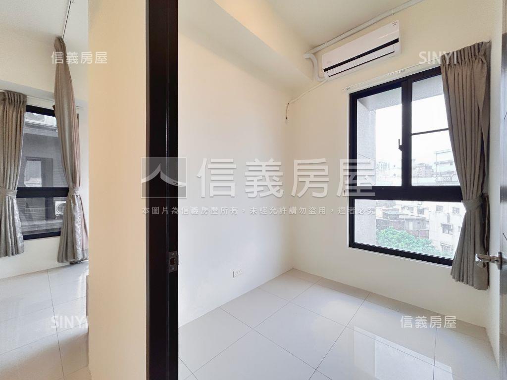 新泰然面公園２房車位房屋室內格局與周邊環境