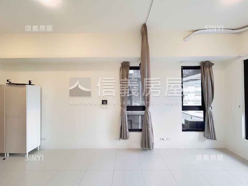 新泰然面公園２房車位房屋室內格局與周邊環境