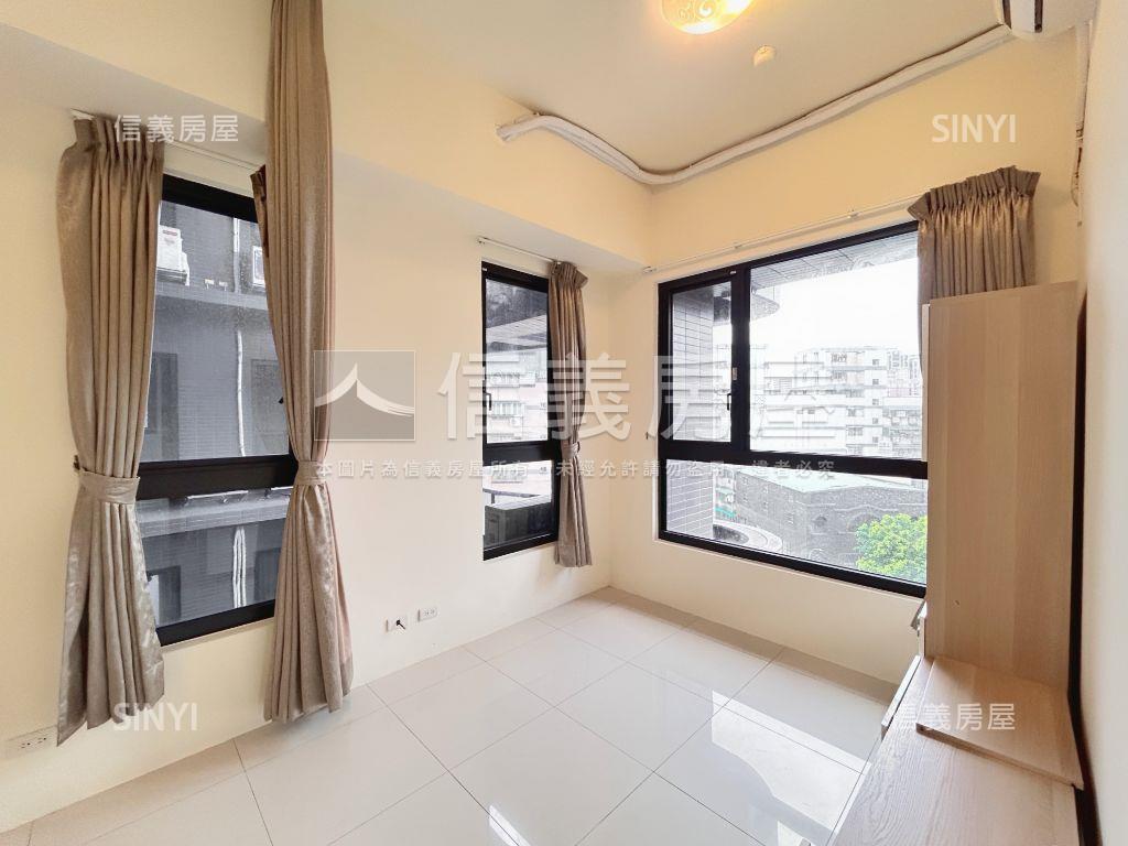 新泰然面公園２房車位房屋室內格局與周邊環境