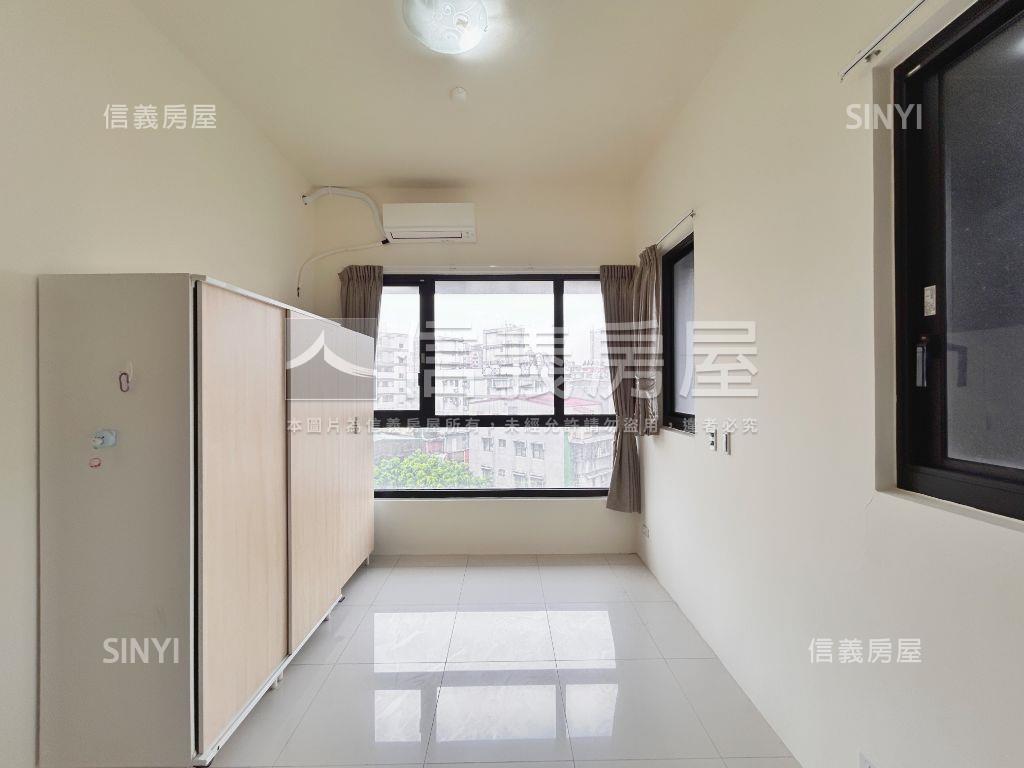 新泰然面公園２房車位房屋室內格局與周邊環境