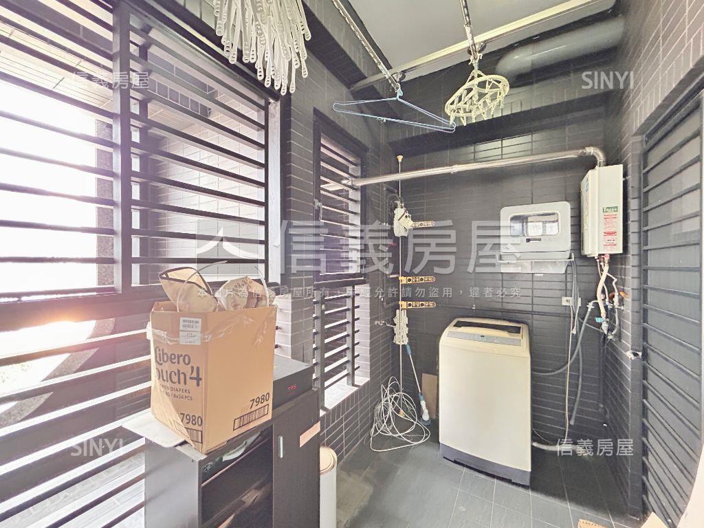 新泰然面公園２房車位房屋室內格局與周邊環境