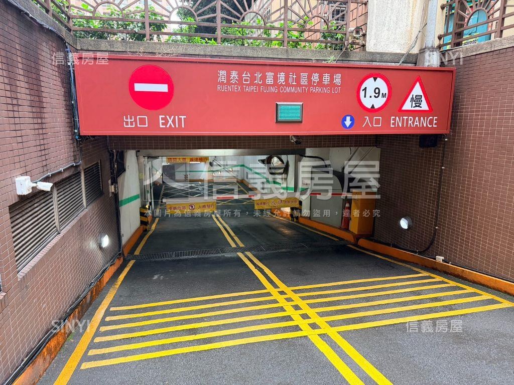 中原路潤泰台北富境車位房屋室內格局與周邊環境