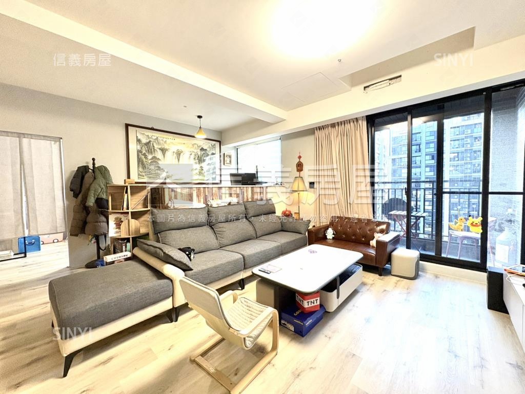 首綻高樓美妝大３房車位房屋室內格局與周邊環境