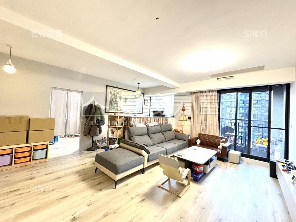 首綻高樓美妝大３房車位房屋室內格局與周邊環境