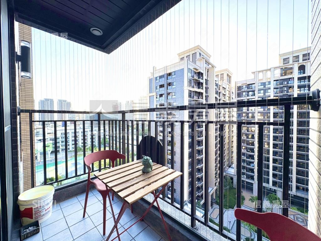 首綻高樓美妝大３房車位房屋室內格局與周邊環境