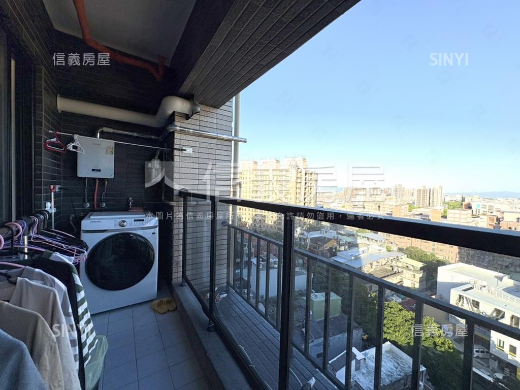 首綻高樓美妝大３房車位房屋室內格局與周邊環境