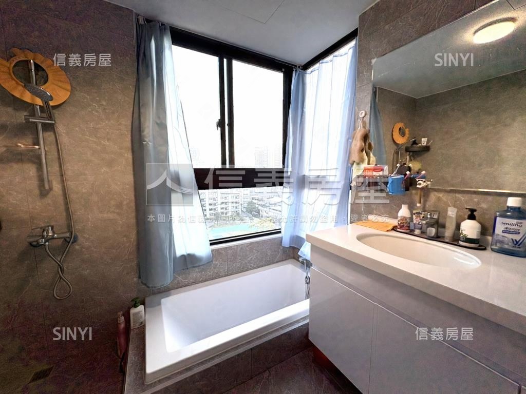 首綻高樓美妝大３房車位房屋室內格局與周邊環境