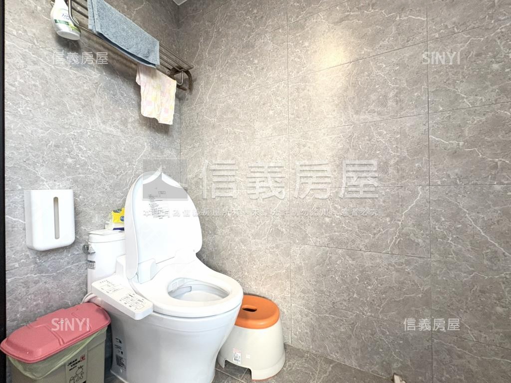 首綻高樓美妝大３房車位房屋室內格局與周邊環境