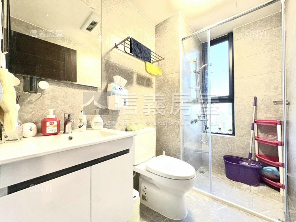 首綻高樓美妝大３房車位房屋室內格局與周邊環境