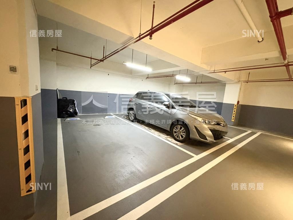 首綻高樓美妝大３房車位房屋室內格局與周邊環境