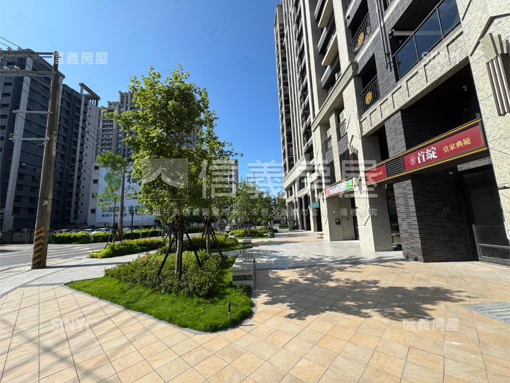 首綻高樓美妝大３房車位房屋室內格局與周邊環境