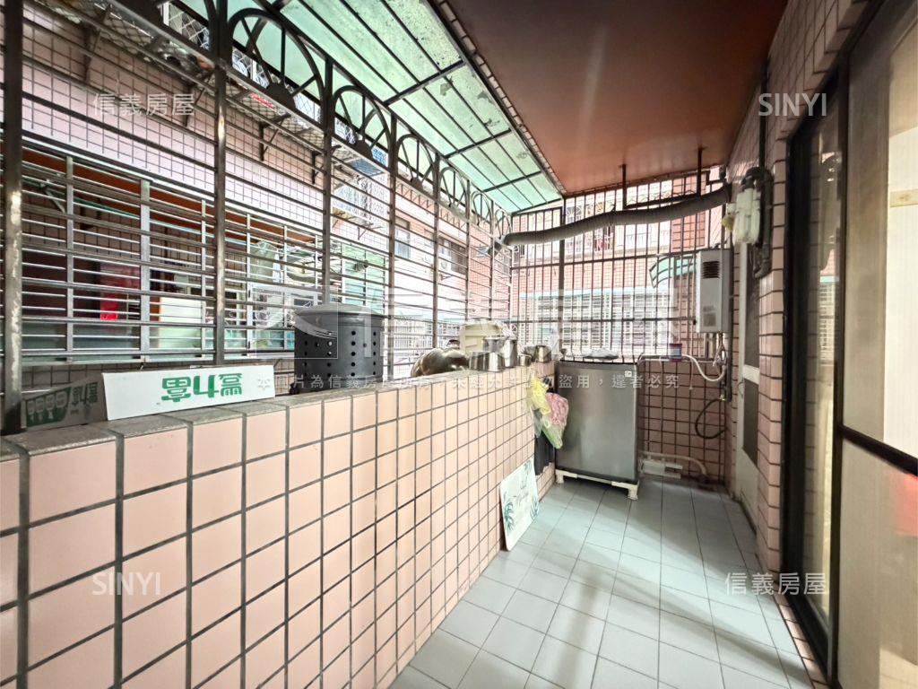 邊間２＋１房有坡平車位房屋室內格局與周邊環境