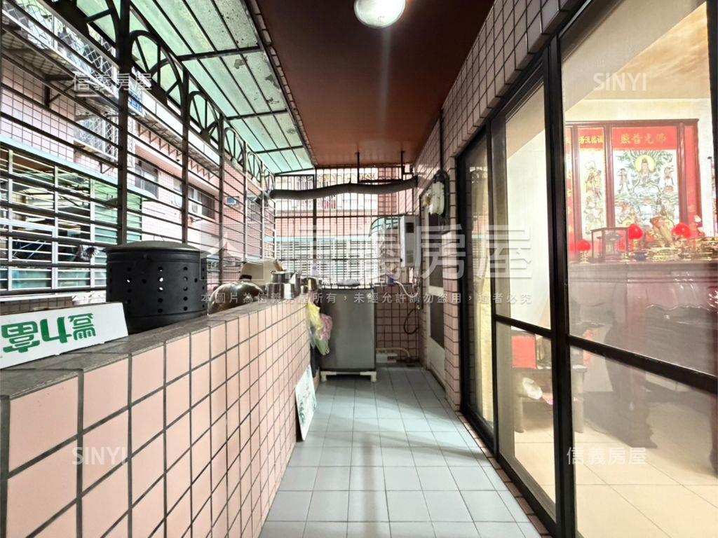 邊間２＋１房有坡平車位房屋室內格局與周邊環境