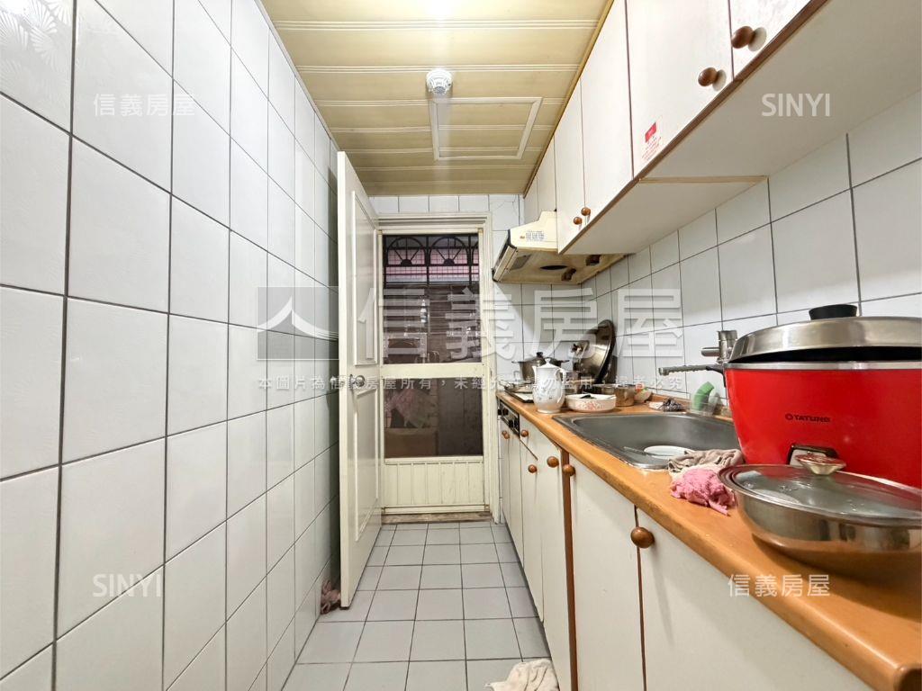 邊間２＋１房有坡平車位房屋室內格局與周邊環境