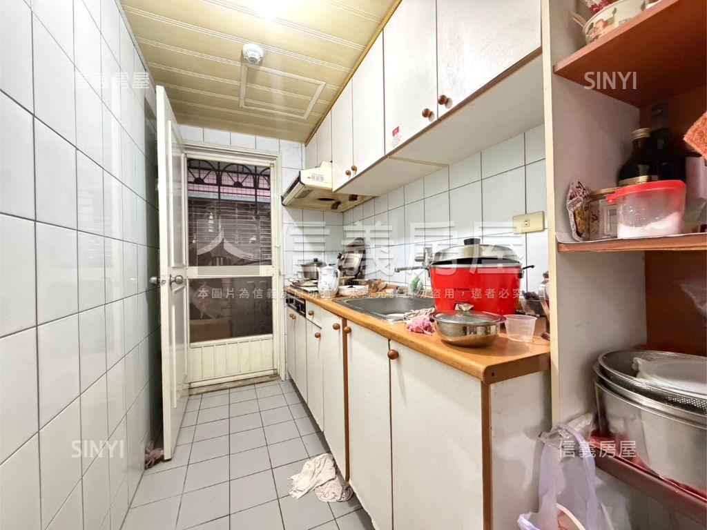 邊間２＋１房有坡平車位房屋室內格局與周邊環境