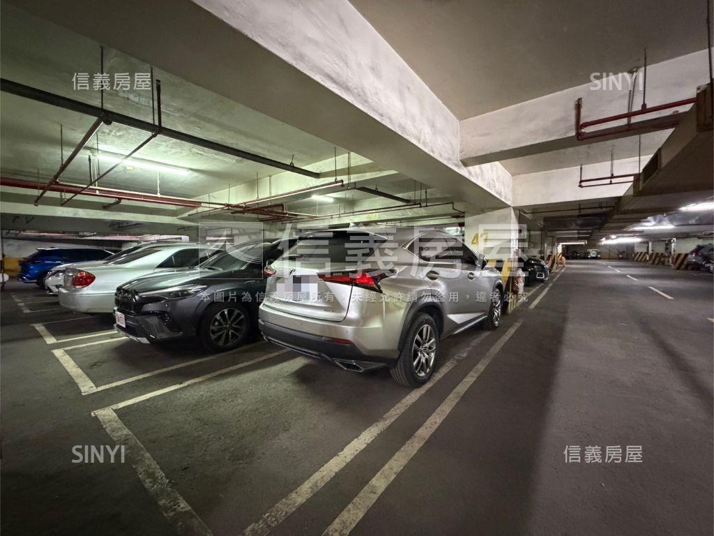 邊間２＋１房有坡平車位房屋室內格局與周邊環境