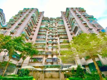 邊間２＋１房有坡平車位