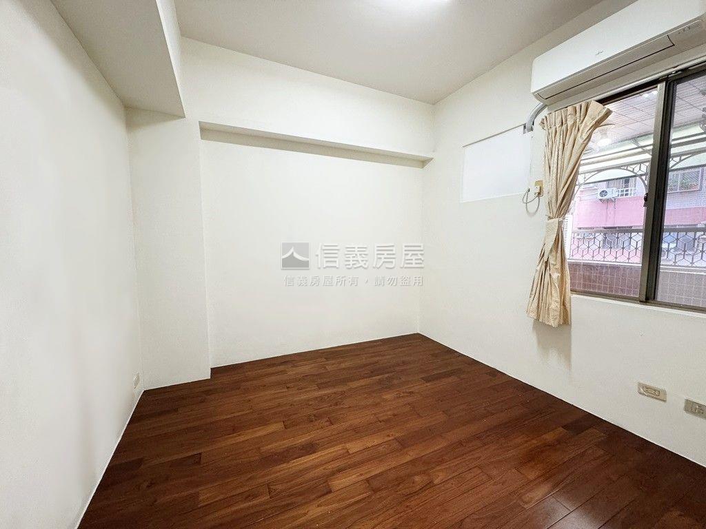 近高鐵陽台進出三房附車位房屋室內格局與周邊環境
