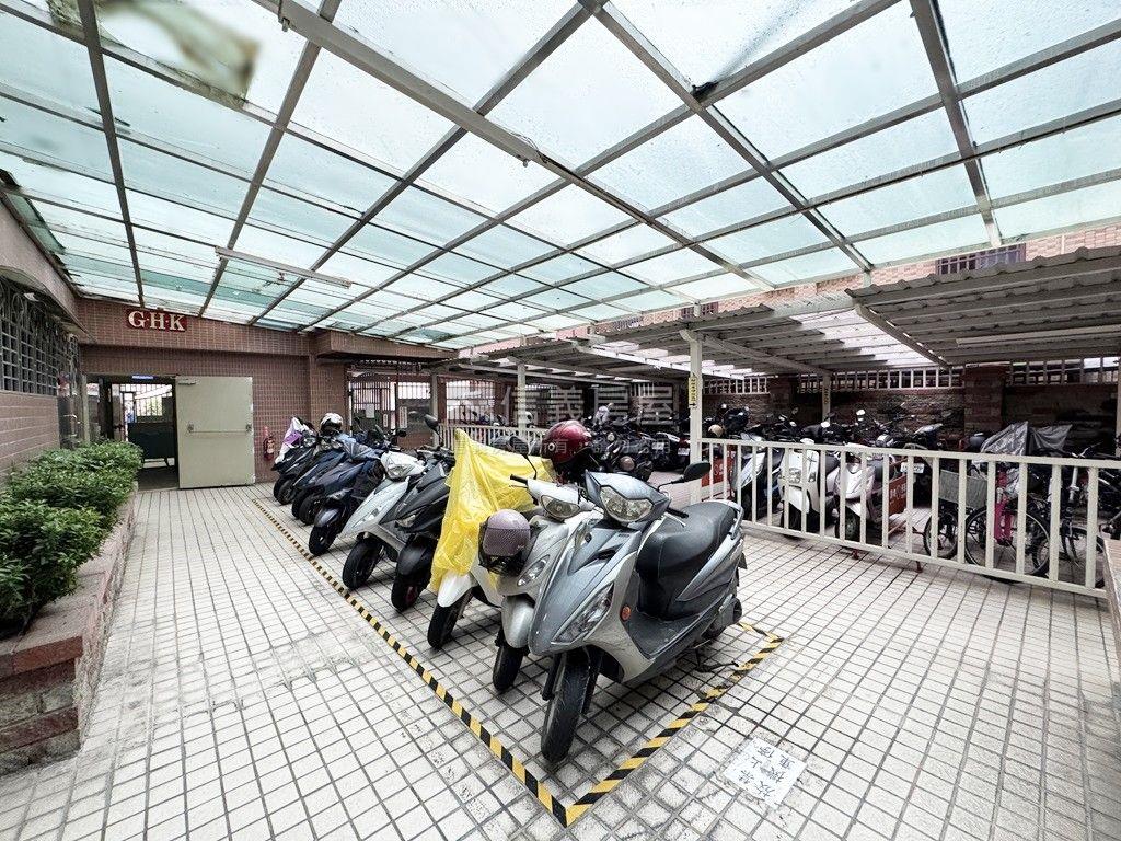 近高鐵陽台進出三房附車位房屋室內格局與周邊環境