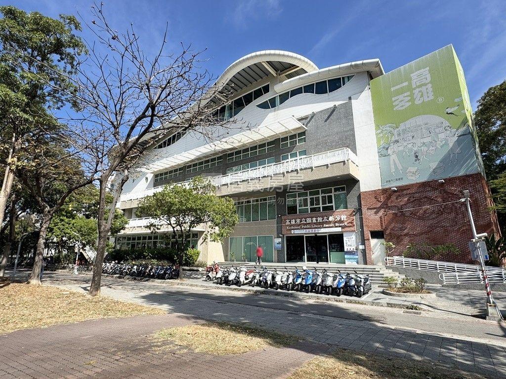 近高鐵陽台進出三房附車位房屋室內格局與周邊環境