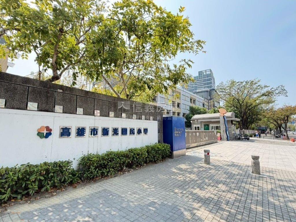 近高鐵陽台進出三房附車位房屋室內格局與周邊環境