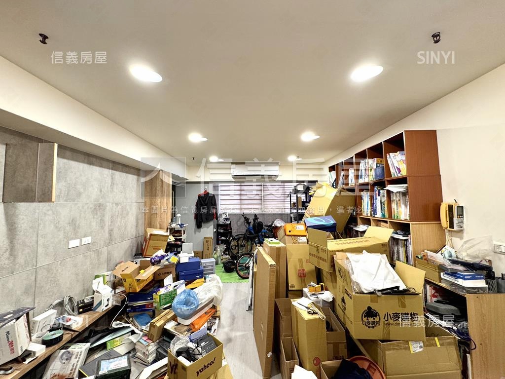 專任文心靜園Ａ美三房車位房屋室內格局與周邊環境