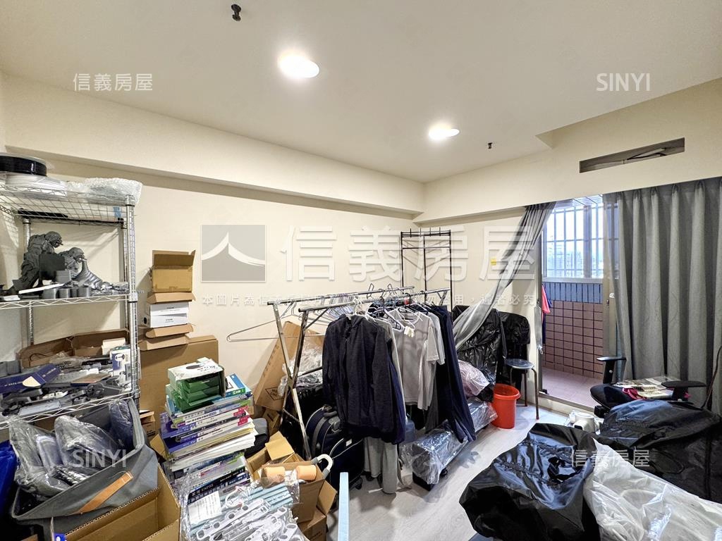 專任文心靜園Ａ美三房車位房屋室內格局與周邊環境