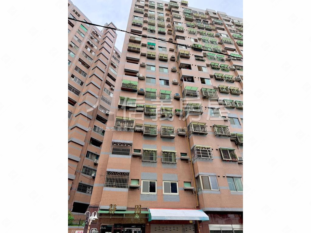 專任文心靜園Ａ美三房車位房屋室內格局與周邊環境