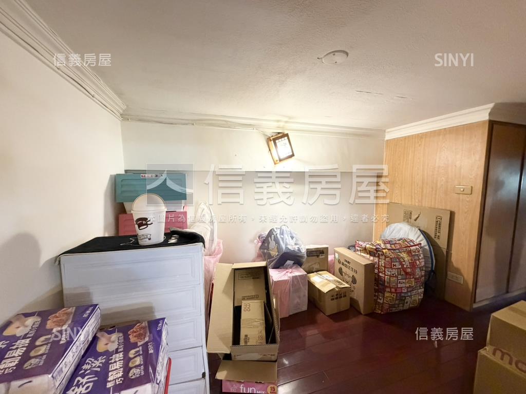 頂埔捷運一樓門口好停車房屋室內格局與周邊環境