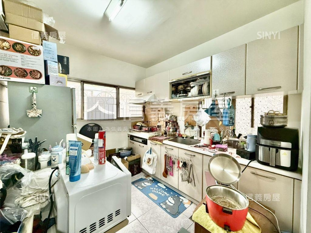 植物園。樓中樓。有車位房屋室內格局與周邊環境